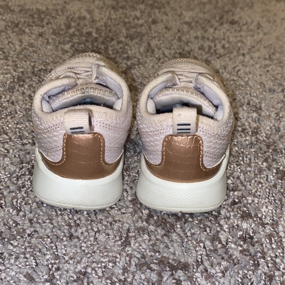 GIRLS NIKE SHOES - Picture 3 of 5